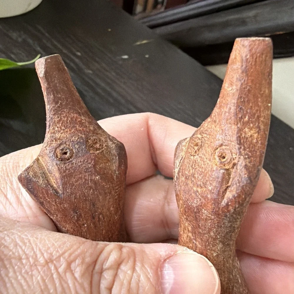 Vtg RusticCarved Wood Stand Bird Animal Interlocking Foldable Tripod Bowl Holder
